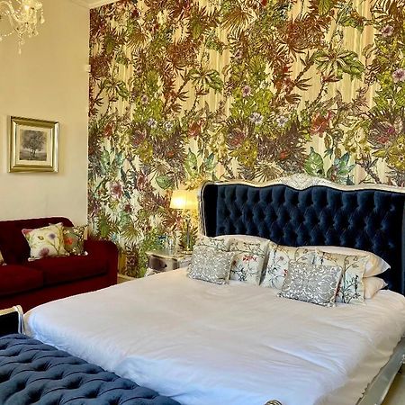 Maybole Private Room & Bathroom In Manor House מראה חיצוני תמונה