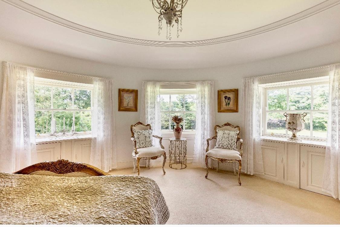Maybole Private Room & Bathroom In Manor House מראה חיצוני תמונה
