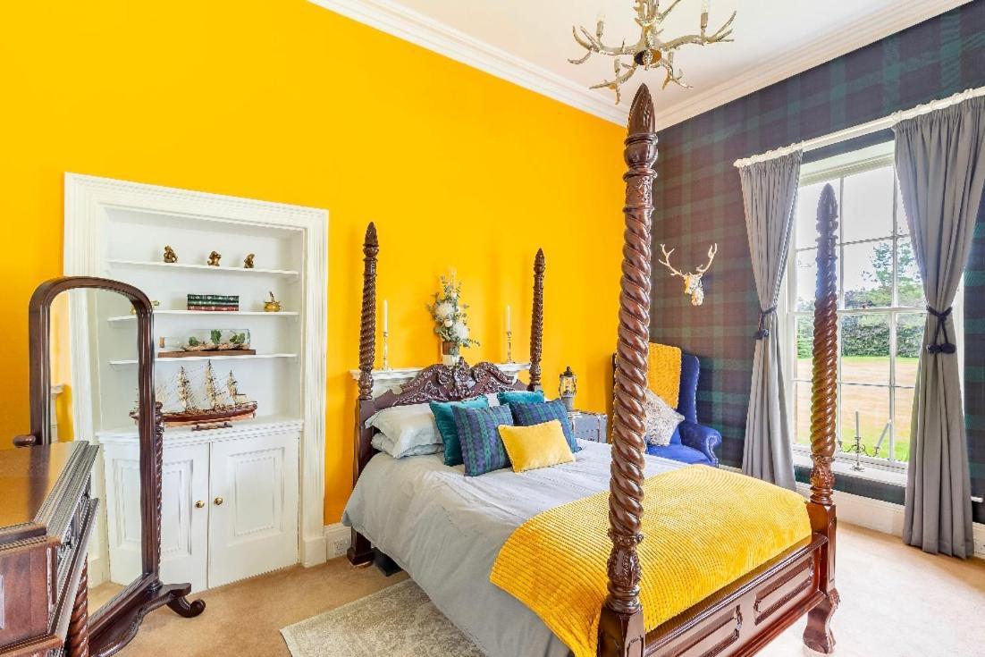 Maybole Private Room & Bathroom In Manor House מראה חיצוני תמונה