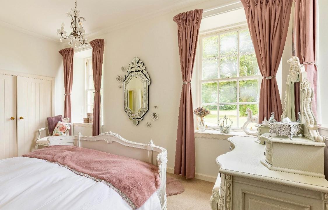 Maybole Private Room & Bathroom In Manor House מראה חיצוני תמונה
