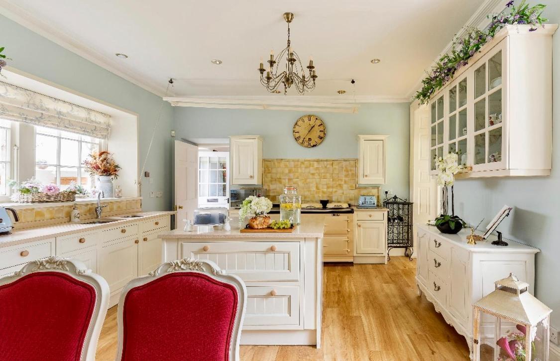 Maybole Private Room & Bathroom In Manor House מראה חיצוני תמונה