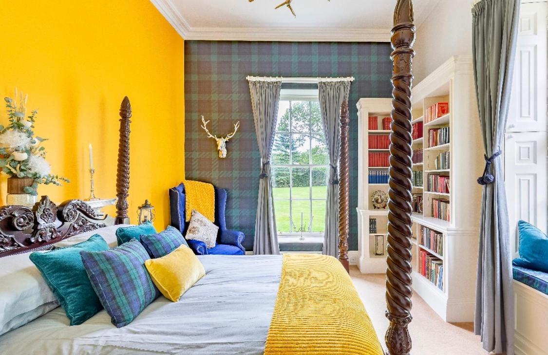 Maybole Private Room & Bathroom In Manor House מראה חיצוני תמונה