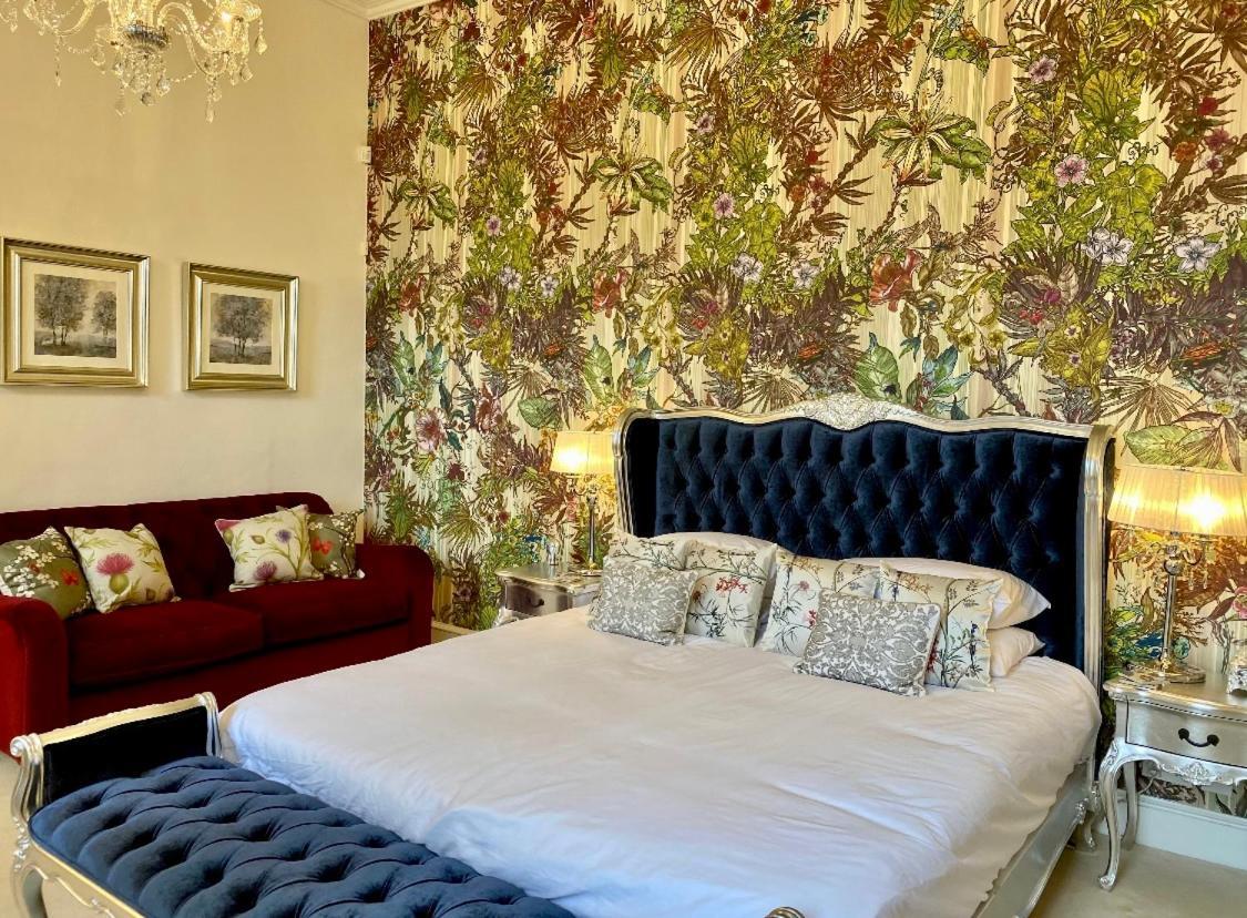 Maybole Private Room & Bathroom In Manor House מראה חיצוני תמונה